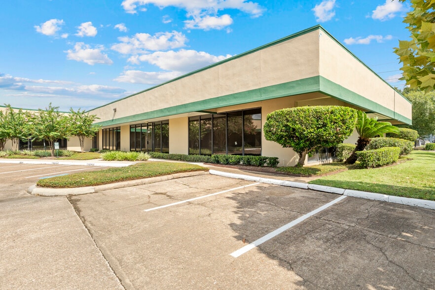 More Photos Of 11200-11248 Wilcrest Green Dr, Houston Unknown For Lease