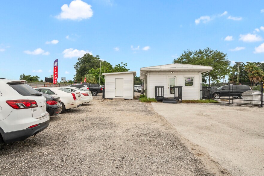 More Photos Of 7116 Rose Ave, Orlando Auto Dealership For Sale
