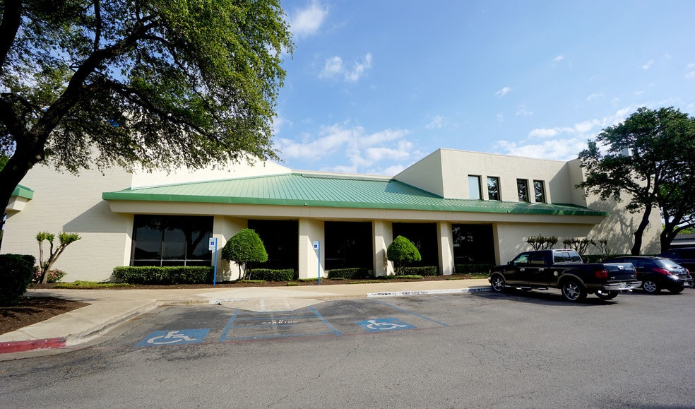 More Photos Of 1111 N Interstate 35, Round Rock Office For Lease