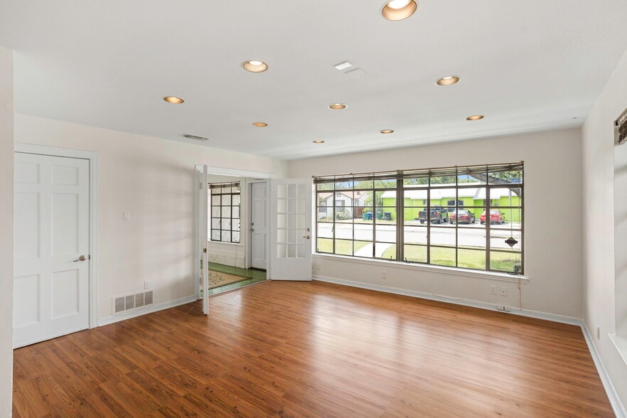 More Photos Of 5600 San Pedro Ave, San Antonio Office Residential For Sale