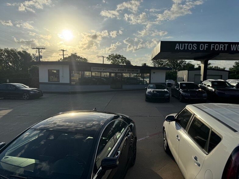 More Photos Of 3001 Alta Mere Dr, Fort Worth Auto Dealership For Lease