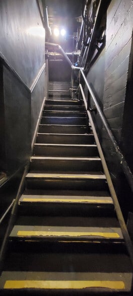 More Photos Of 161-191 W 4th St, Pomona Restaurant For Lease