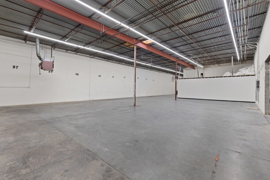 More Photos Of 3109 Garden Brook Dr, Farmers Branch Warehouse For Sale