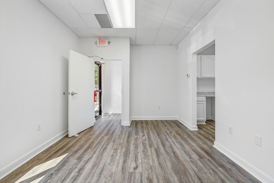 More Photos Of 106 Mission Ct, Franklin Office For Sale