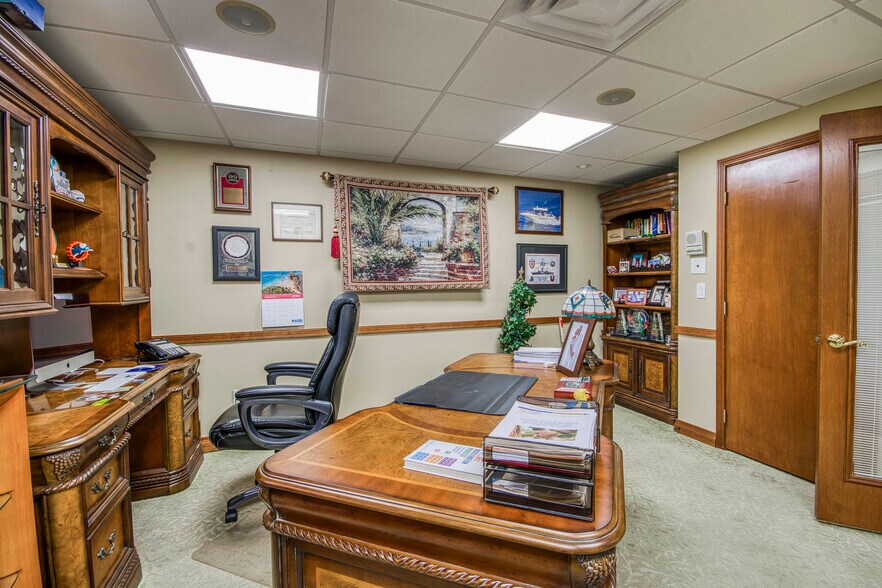 More Photos Of 2662-2698 SE Willoughby Blvd, Stuart Office For Sale