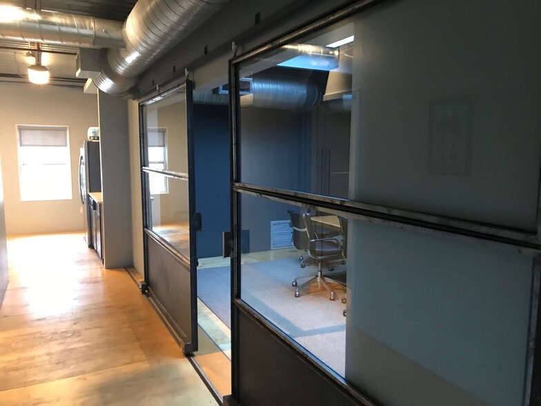 More Photos Of 2437 1/2 University Blvd, Houston Office For Lease