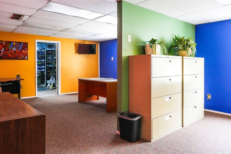 More Photos Of 102 N Mesquite St, Corpus Christi Office For Sale