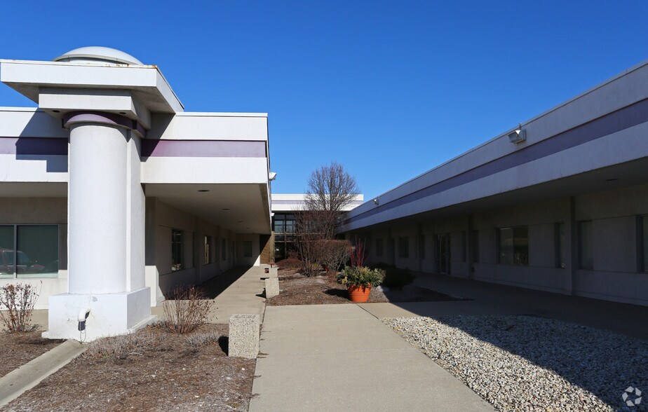 More Photos Of 1001 E Touhy Ave, Des Plaines Office For Lease