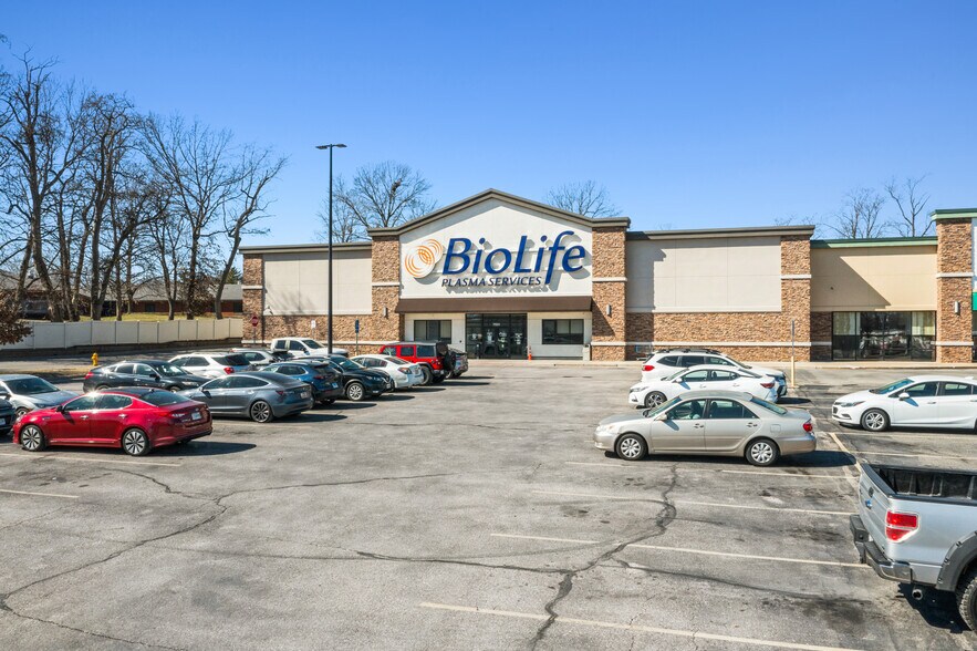 More Photos Of 7521-7531 Watson Rd, Saint Louis Department Store For Sale