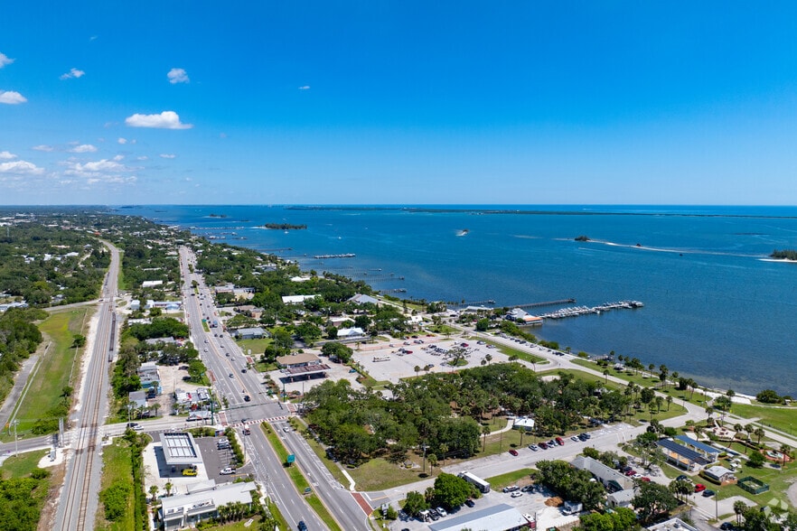 More Photos Of 806 Indian River Dr, Sebastian Marina For Sale