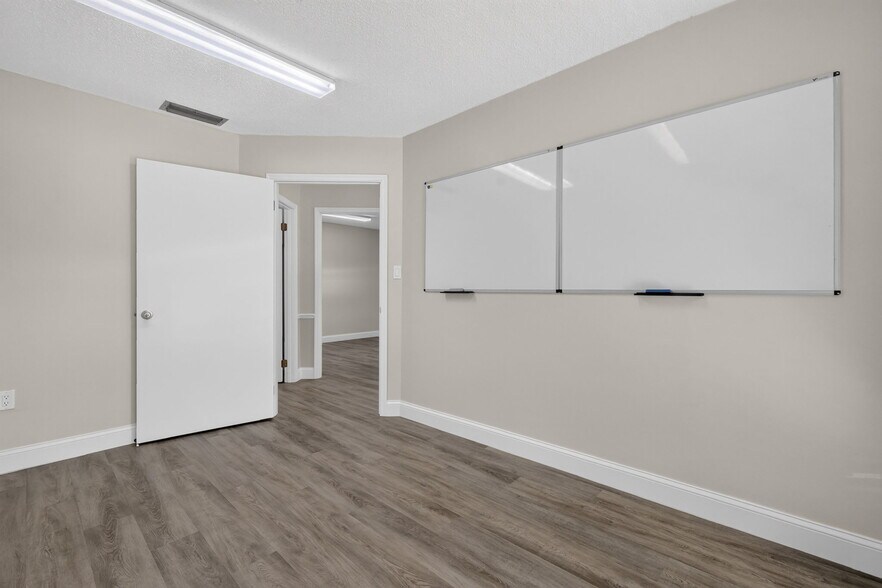 More Photos Of 421 Montgomery Rd, Altamonte Springs Medical For Lease