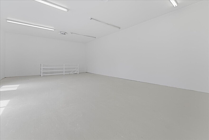 More Photos Of 176 N La Brea Ave, Los Angeles Storefront Retail Office For Sale