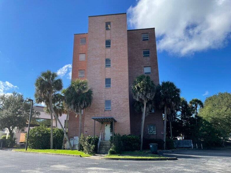 More Photos Of 111 N Frederick Ave, Daytona Beach Office Residential For Lease