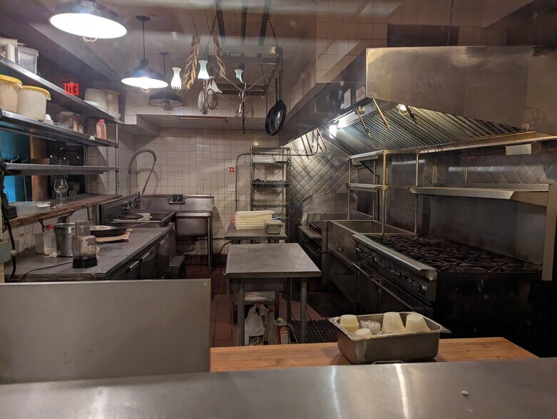 More Photos Of 305 E 92nd St, New York Apartments For Lease