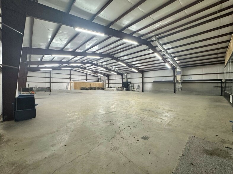 More Photos Of 1713-1715 Newnan Rd, Griffin Warehouse For Sale