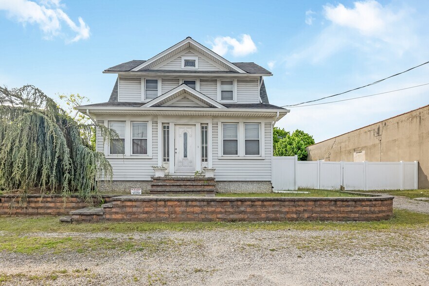 More Photos Of 42 Hempstead Tpke, Farmingdale Land For Sale
