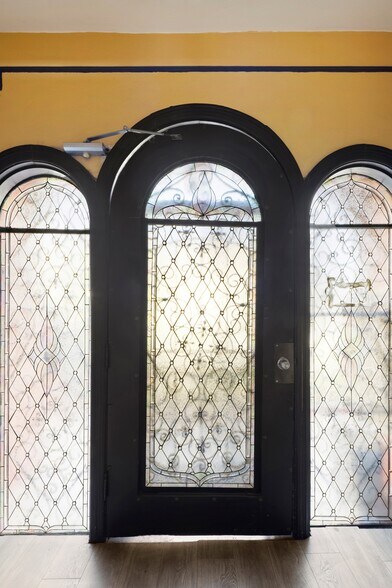 More Photos Of 101 N Kenmore Ave, Los Angeles Apartments For Sale