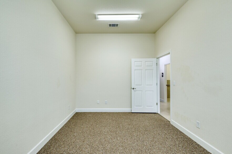 More Photos Of 1009 W Pecan St, Pflugerville Medical For Sale