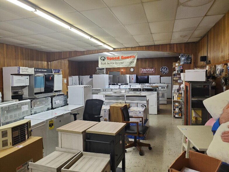 More Photos Of 507 Broadway St, Okemah Department Store For Sale