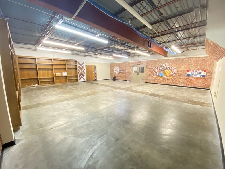 More Photos Of 8050 Freedom Ave, North Canton Warehouse For Lease