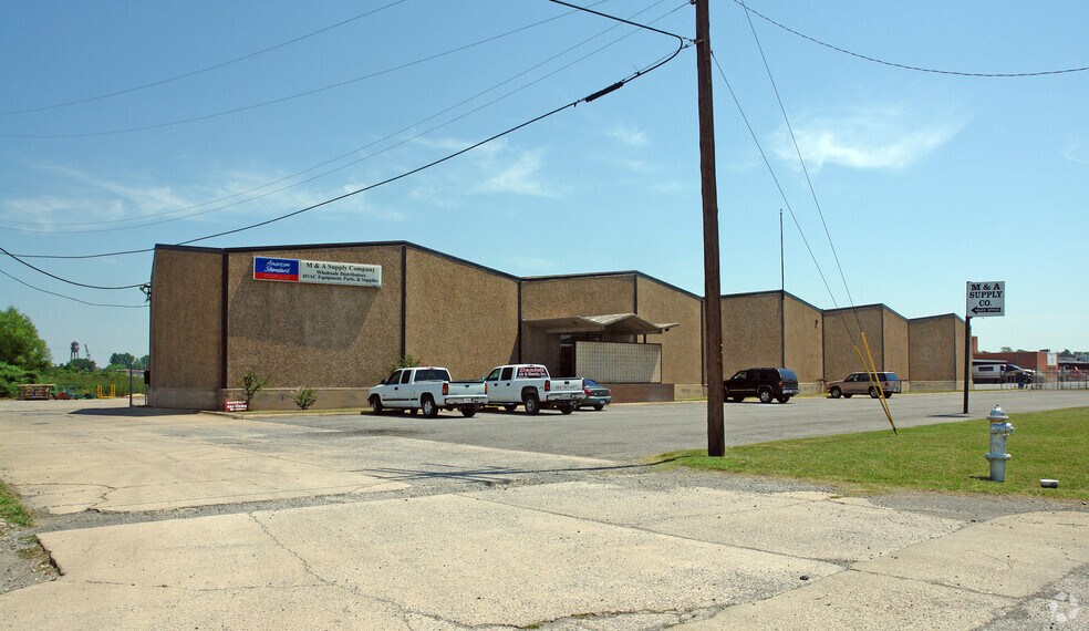 Primary Photo Of 2000 E Roosevelt Rd, Little Rock Showroom For Sale