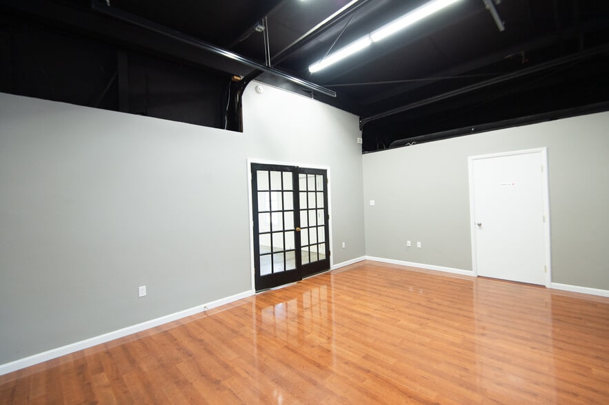 More Photos Of 2934 Ocean Gtwy, Cambridge Freestanding For Sale