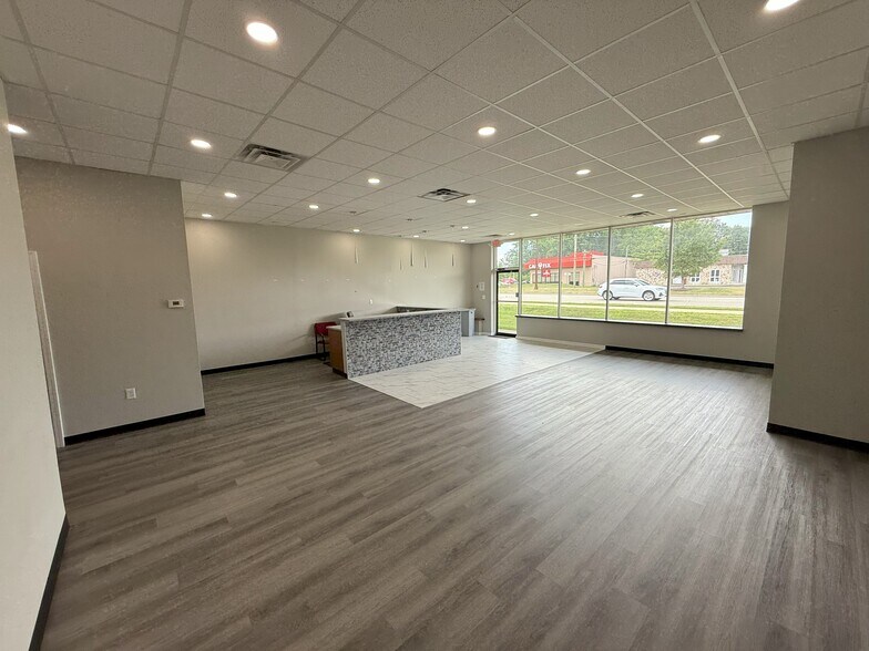 More Photos Of 3468-3480 Rochester Rd, Troy Freestanding For Lease