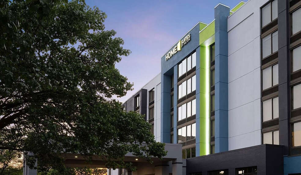 More Photos Of 9104 Keystone Crossing, Indianapolis Hotel For Sale