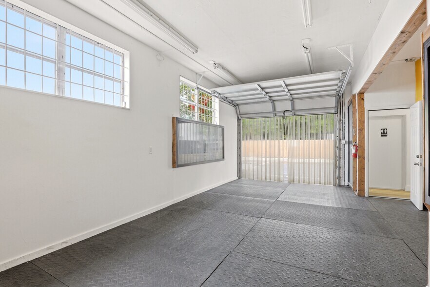 More Photos Of 824 N Dixie Hwy, Lake Worth Carwash For Lease