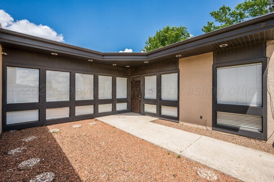 More Photos Of 1505 N Banks St, Pampa Office For Sale