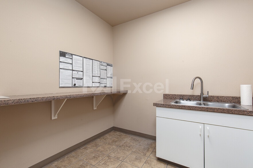 More Photos Of 3510 Cavaretta Ct, Las Vegas Warehouse For Lease