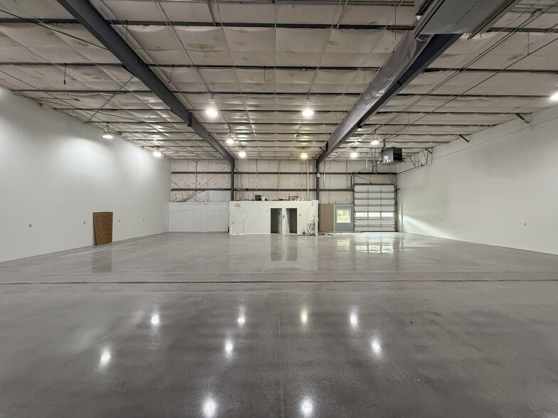 More Photos Of 312 Commerce Dr, Pawleys Island Warehouse For Lease