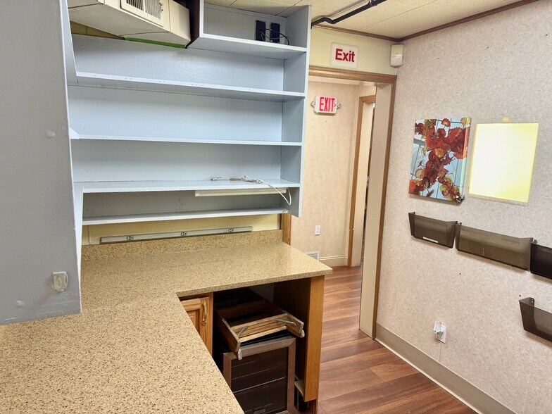 More Photos Of 1107 Lincoln Way E, Massillon Veterinarian Kennel For Sale