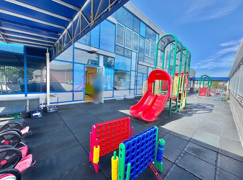 More Photos Of 215-15 Northern Blvd, Bayside Storefront Retail Office For Sale