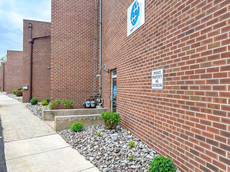 More Photos Of 1300 Industrial Blvd, Southampton Light Distribution For Lease