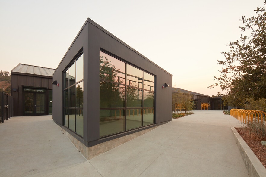 More Photos Of 2427-2433 Birkdale St, Los Angeles Loft Creative Space For Lease
