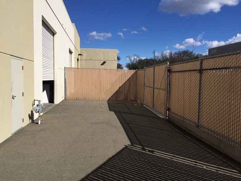 More Photos Of 4416 Yankee Hill Rd, Rocklin Warehouse For Lease