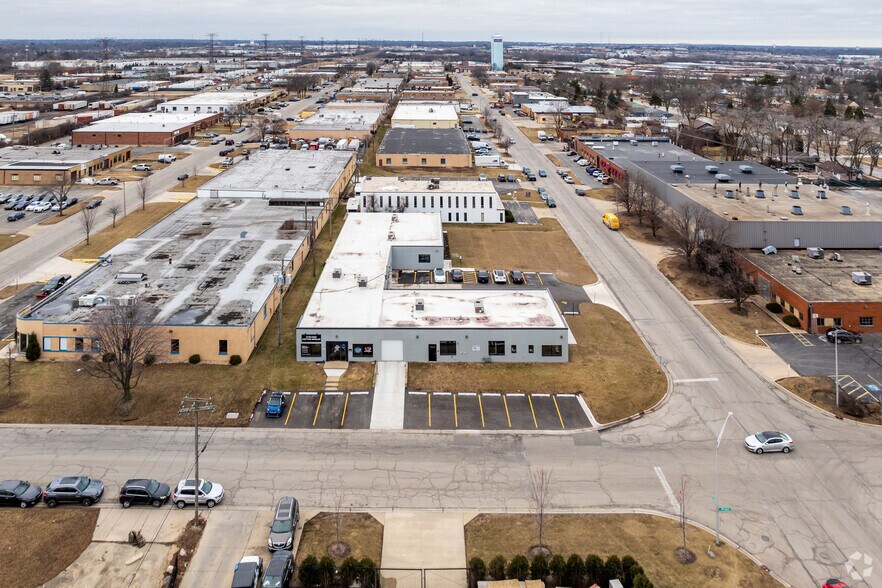 More Photos Of 205 W Interstate Rd, Addison Showroom For Lease