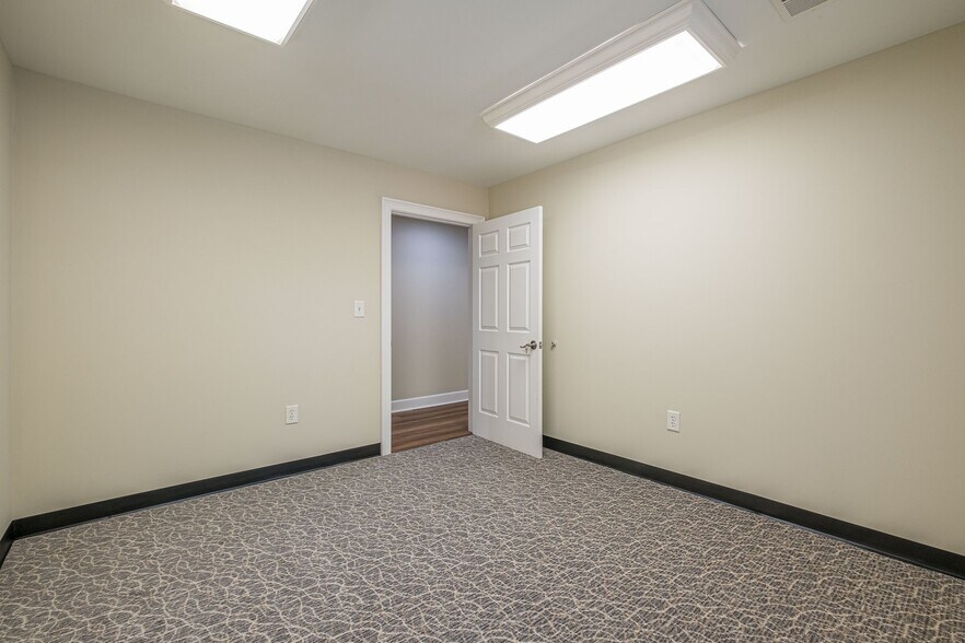 More Photos Of 131 Lee Byrd Rd, Loganville Office For Sale