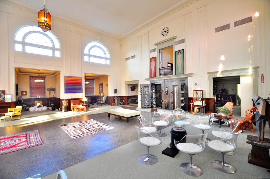 More Photos Of 236 Prospect St, Torrington Bank For Sale