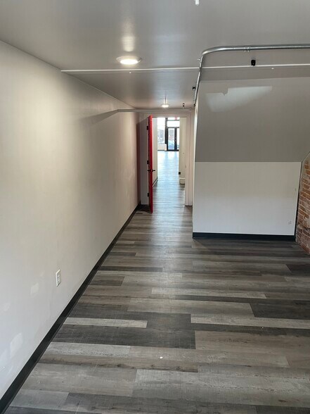 More Photos Of 733 W 2nd St, Hastings Storefront For Lease
