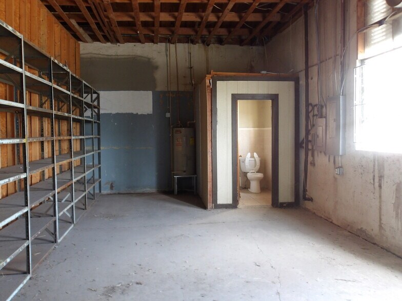 More Photos Of 618 W Van Buren Ave, Harlingen Light Distribution For Sale