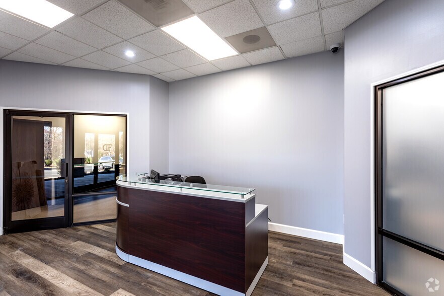 More Photos Of 3400 Latrobe Dr, Charlotte Flex For Lease