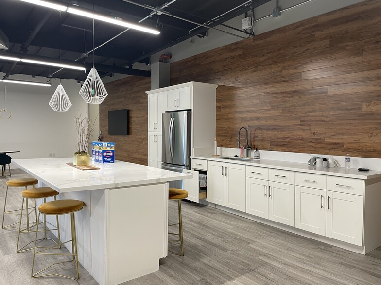 More Photos Of 18-36 Thomas, Irvine Warehouse For Sale