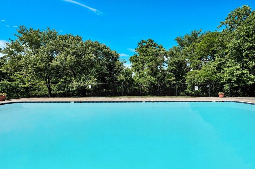 More Photos Of 6441 Livingston Rd, Oxon Hill Apartments For Sale