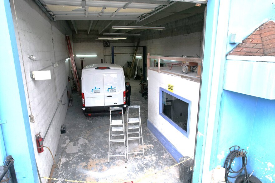 More Photos Of 1756 W 41st St, Hialeah Auto Repair For Lease