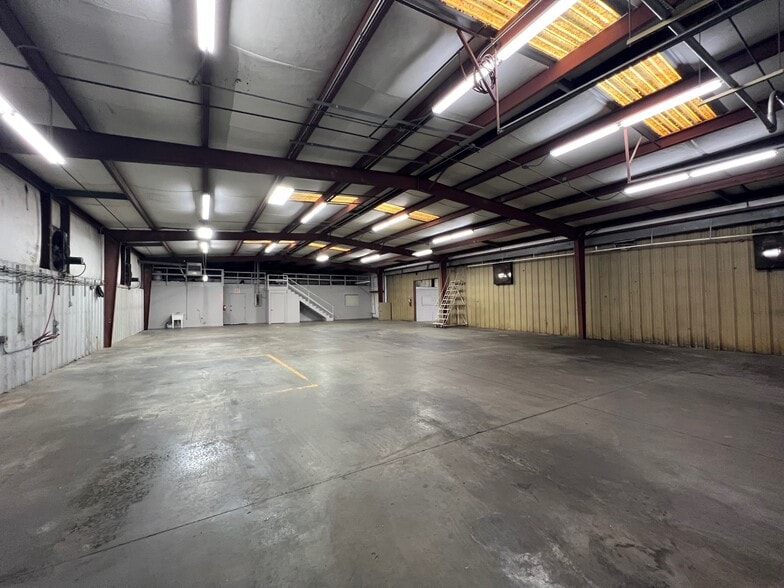 More Photos Of 585 Old Georgia Rd, Moore Warehouse For Lease