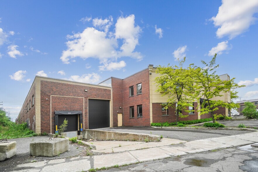 More Photos Of 6950 Boul Couture, Montréal Warehouse For Lease