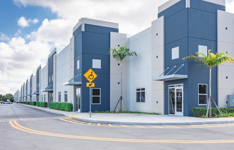 More Photos Of 21000 Sheridan St, Fort Lauderdale Warehouse For Lease