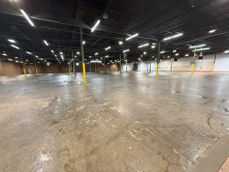 More Photos Of 11129 Monroe Rd, Matthews Warehouse For Sale